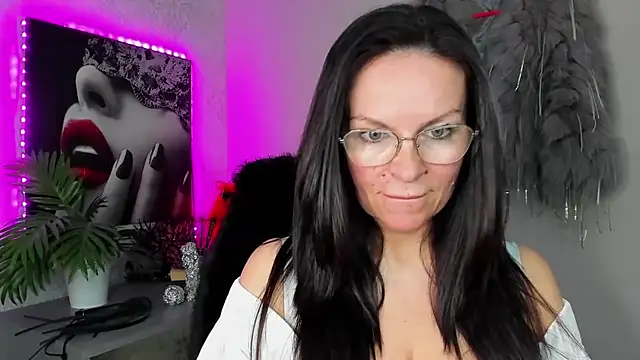 HelenLuxx online show from 04/02/26, 02:37