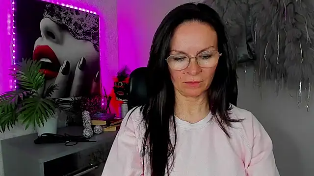 HelenLuxx online show from 04/21/26, 04:12