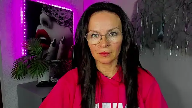 HelenLuxx online show from 04/22/26, 05:25