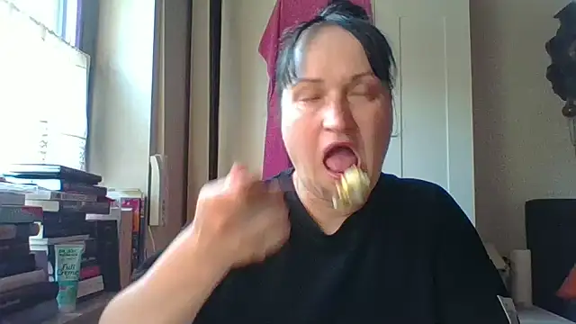 Snapshot of _squirty_cum_lady_ chatting on 06/19/26, 05:56 squirty cum lady online show from 06/19/26, 05:56