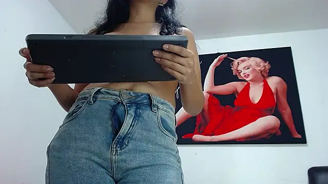 Snapshot of Amelia_Debora_Antonella chatting on 03/13/25, 06:56 Amelia Debora Antonella online show from 03/13/25, 06:56