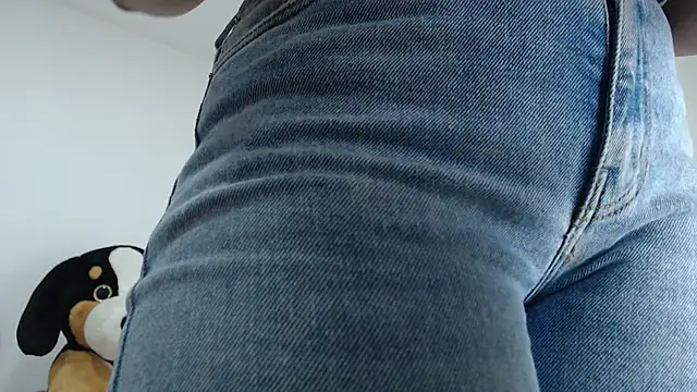 Snapshot of Amelia_Debora_Antonella chatting on 10/22/25, 01:11 Amelia Debora Antonella online show from 10/22/25, 01:11