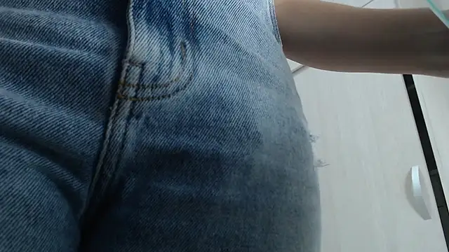 Snapshot of Amelia_Debora_Antonella chatting on 11/08/25, 12:49 Amelia Debora Antonella online show from 11/08/25, 12:49