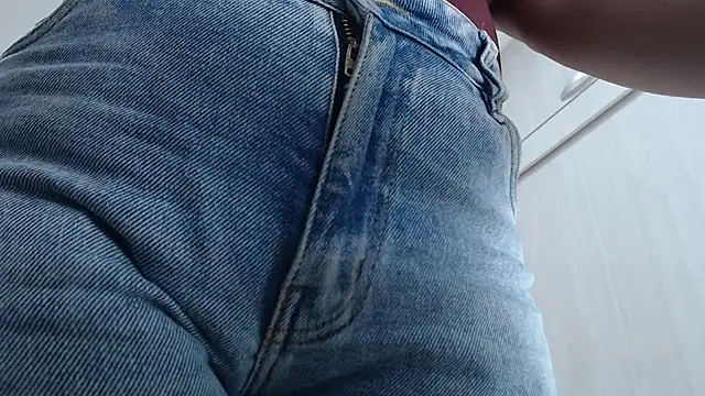 Snapshot of Amelia_Debora_Antonella chatting on 11/14/25, 02:27 Amelia Debora Antonella online show from 11/14/25, 02:27