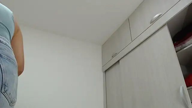 Snapshot of Amelia_Debora_Antonella chatting on 11/19/25, 01:11 Amelia Debora Antonella online show from 11/19/25, 01:11