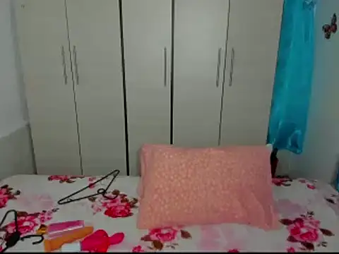 Snapshot of Dana_Jeins chatting on 02/17/25, 01:32 Dana Jeins online show from 02/17/25, 01:32