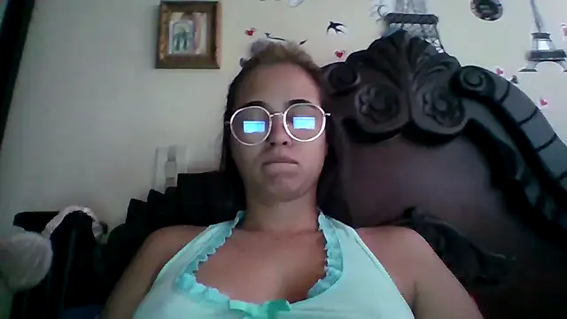 trianabell online show from 09/15/25, 03:23