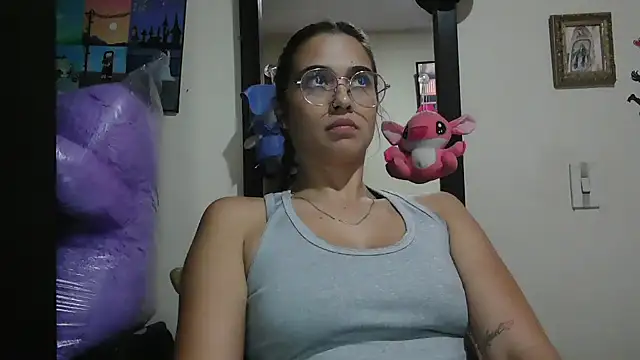 trianabell online show from 04/21/26, 02:26