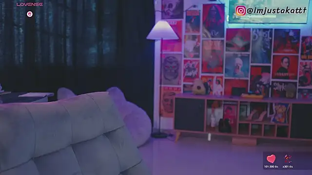 sensualkattt online show from 04/19/26, 08:33