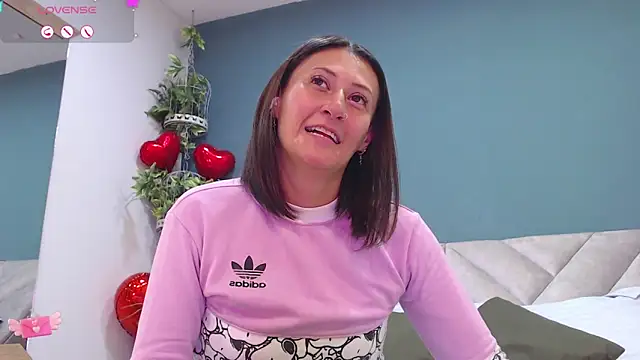 Snapshot of SharisWillian chatting on 03/12/25, 03:57 SharisWillian online show from 03/12/25, 03:57