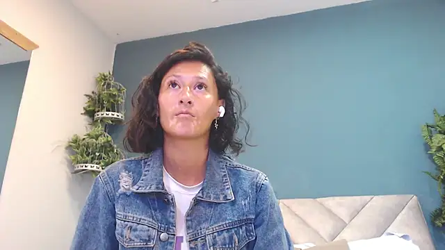 Snapshot of SharisWillian chatting on 04/30/26, 03:46 SharisWillian online show from 04/30/26, 03:46