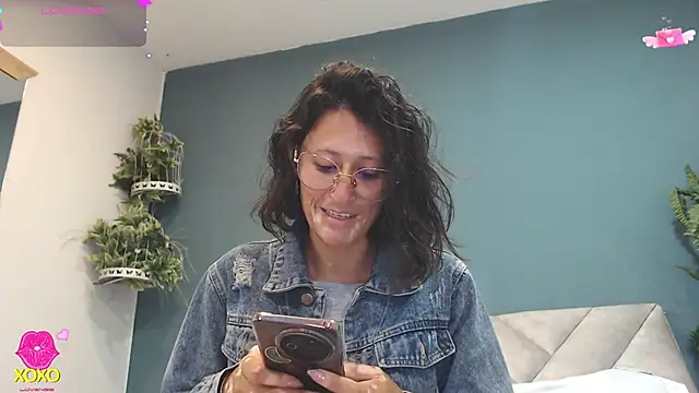 Snapshot of SharisWillian chatting on 05/04/26, 03:57 SharisWillian online show from 05/04/26, 03:57