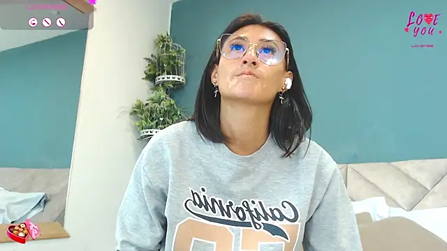 Snapshot of SharisWillian chatting on 05/25/26, 03:45 SharisWillian online show from 05/25/26, 03:45