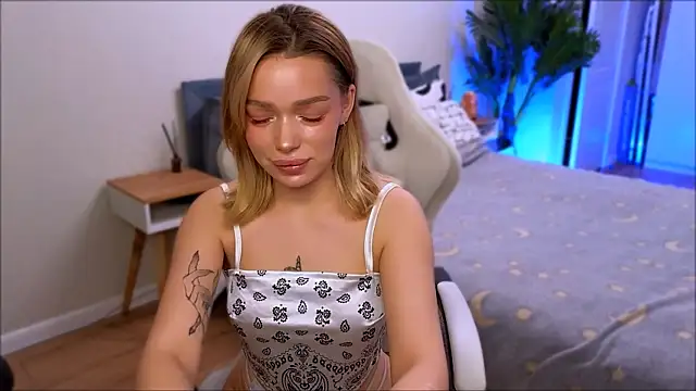 Lily Yin online show from 12/19/25, 05:36