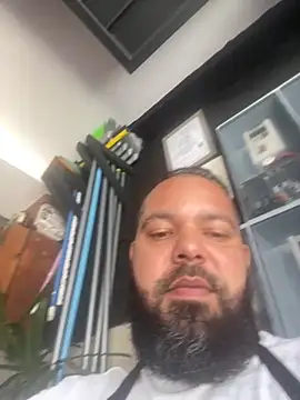 Snapshot of baruel-10 chatting on 10/25/25, 01:40 baruel-10 online show from 10/25/25, 01:40