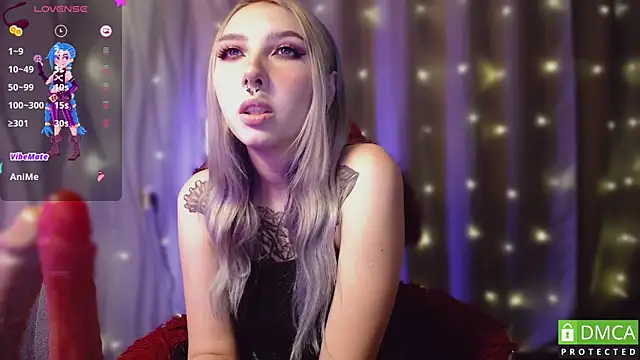 Snapshot of JustMeowGirl chatting on 12/02/24, 08:30 JustMeowGirl online show from 12/02/24, 08:30