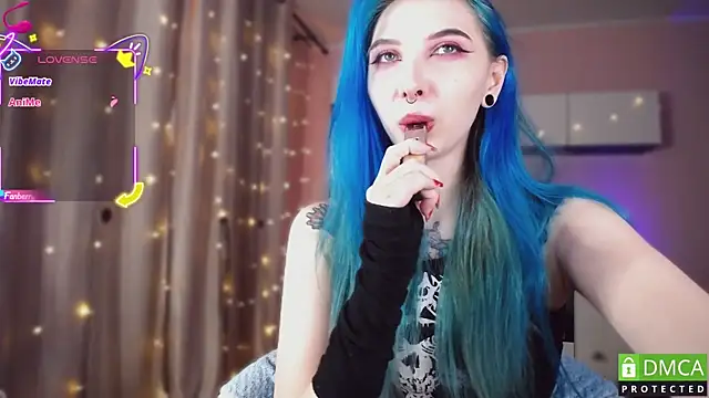 Snapshot of JustMeowGirl chatting on 10/11/25, 04:01 JustMeowGirl online show from 10/11/25, 04:01