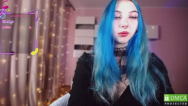 Snapshot of JustMeowGirl chatting on 10/19/25, 04:13 JustMeowGirl online show from 10/19/25, 04:13
