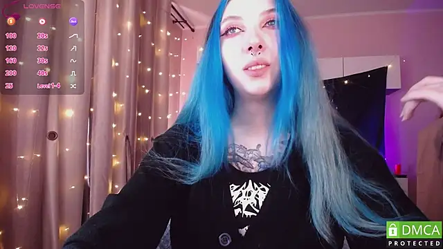 Snapshot of JustMeowGirl chatting on 11/14/25, 04:44 JustMeowGirl online show from 11/14/25, 04:44