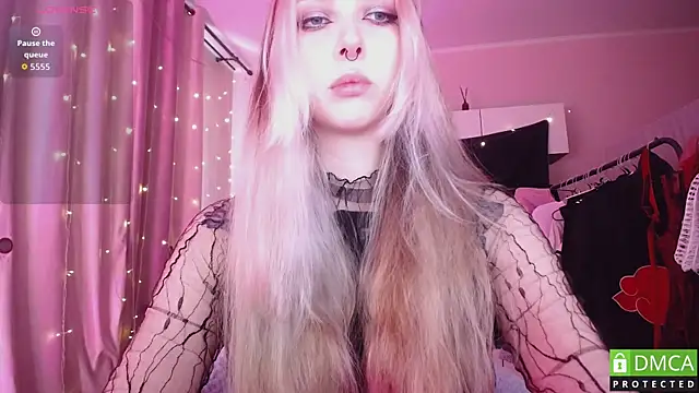 Snapshot of JustMeowGirl chatting on 06/15/26, 05:31 JustMeowGirl online show from 06/15/26, 05:31