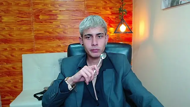 Bastiaan 28 online show from 01/05/25, 05:20