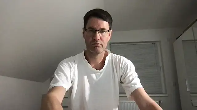 zxzx cam1 online show from 12/31/24, 08:34