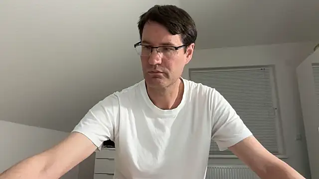 zxzx cam1 online show from 04/24/26, 03:47