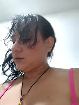 Snapshot of alondraabrown chatting on 03/20/25, 05:24 alondraabrown online show from 03/20/25, 05:24