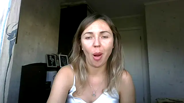 AngelinaLove28 online show from 09/26/25, 06:50