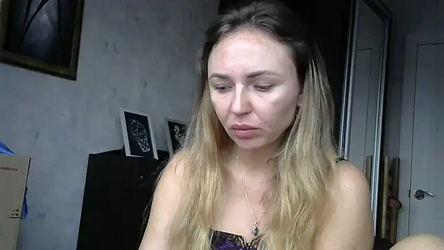 AngelinaLove28 online show from 11/23/25, 08:03