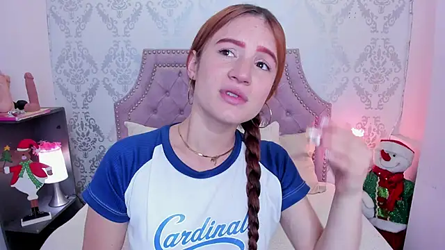 Snapshot of AdelaineBest chatting on 12/19/24, 06:01 AdelaineBest online show from 12/19/24, 06:01