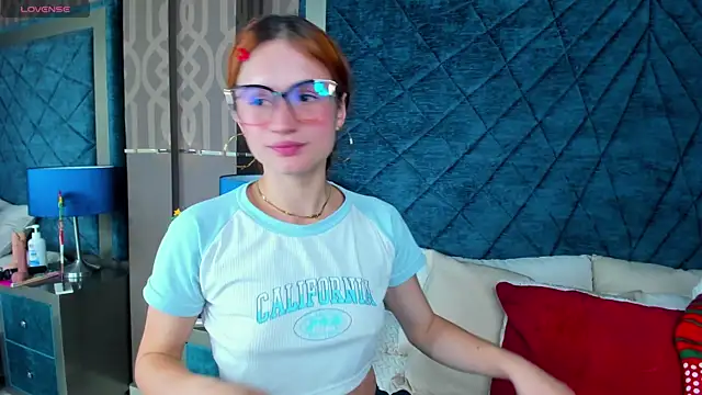 Snapshot of AdelaineBest chatting on 12/20/24, 04:42 AdelaineBest online show from 12/20/24, 04:42