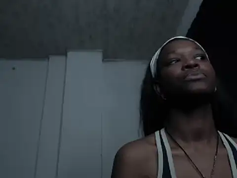 Snapshot of CarolinneMoor chatting on 12/07/24, 12:52 CarolinneMoor online show from 12/07/24, 12:52