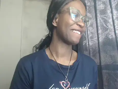 Snapshot of CarolinneMoor chatting on 01/03/25, 11:57 CarolinneMoor online show from 01/03/25, 11:57