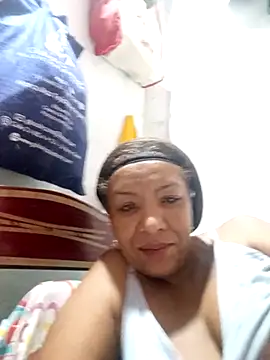 Snapshot of Surreyaa chatting on 11/26/25, 10:55 Surreyaa online show from 11/26/25, 10:55