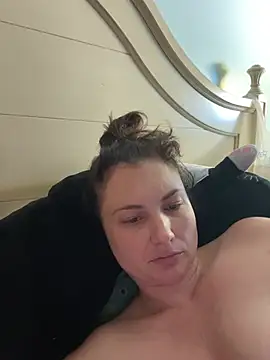 Snapshot of MilfyMrsRobinson chatting on 02/08/25, 10:51 MilfyMrsRobinson online show from 02/08/25, 10:51