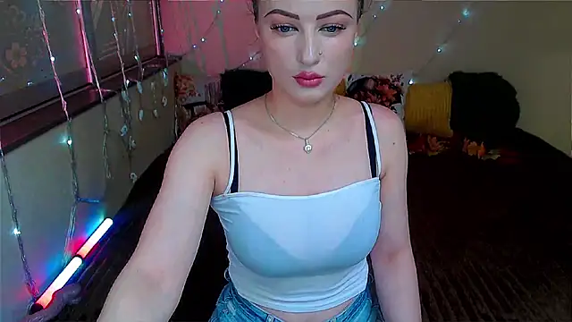 LizaSenri online show from 10/13/25, 06:35