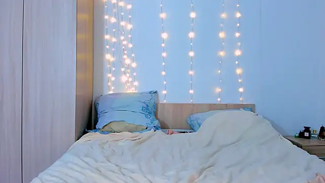 Snapshot of evelinal_ove chatting on 02/13/25, 04:07 evelinal ove online show from 02/13/25, 04:07