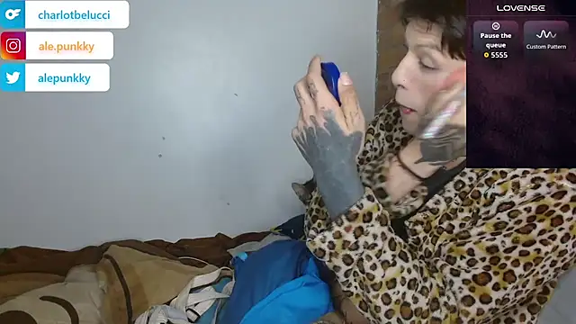 Snapshot of charlotbelucci_ chatting on 12/23/25, 08:56 charlotbelucci online show from 12/23/25, 08:56