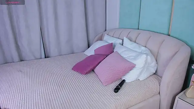 Love is Lola online show from 01/10/25, 01:21