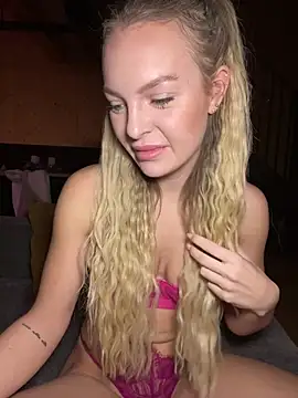 Snapshot of ChiaraVixen chatting on 12/10/24, 06:01 ChiaraVixen online show from 12/10/24, 06:01