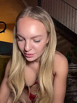 Snapshot of ChiaraVixen chatting on 12/16/24, 02:38 ChiaraVixen online show from 12/16/24, 02:38