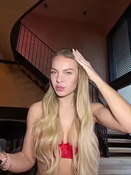 Snapshot of ChiaraVixen chatting on 01/03/25, 07:06 ChiaraVixen online show from 01/03/25, 07:06