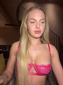 Snapshot of ChiaraVixen chatting on 01/28/25, 03:57 ChiaraVixen online show from 01/28/25, 03:57