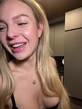 Snapshot of ChiaraVixen chatting on 02/04/25, 06:25 ChiaraVixen online show from 02/04/25, 06:25