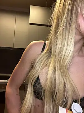 Snapshot of ChiaraVixen chatting on 02/07/25, 07:06 ChiaraVixen online show from 02/07/25, 07:06