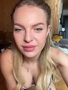 Snapshot of ChiaraVixen chatting on 02/09/25, 08:00 ChiaraVixen online show from 02/09/25, 08:00