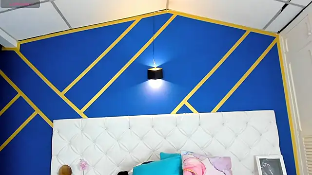 Snapshot of ariel_villa chatting on 03/18/25, 01:43 ariel villa online show from 03/18/25, 01:43