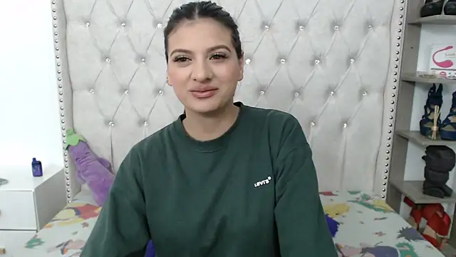 Abril Squirt online show from 12/17/24, 06:35