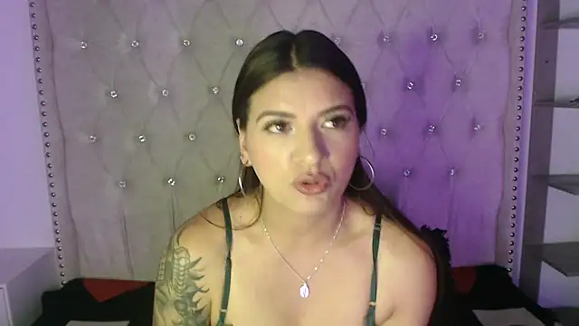 Abril Squirt online show from 09/30/25, 08:30